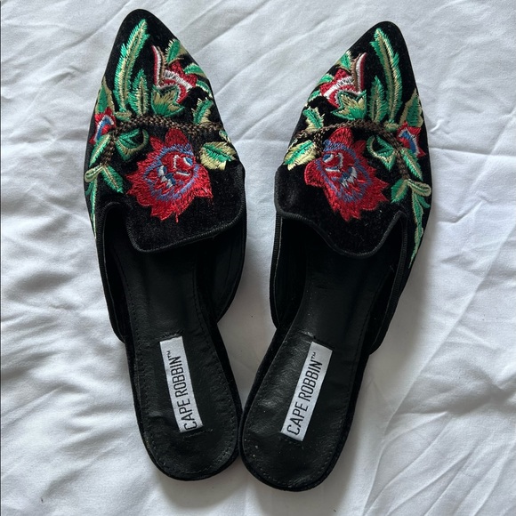 Black mules embroidered. From Fashionnova. Never wore them. Too small on me - Picture 1 of 4